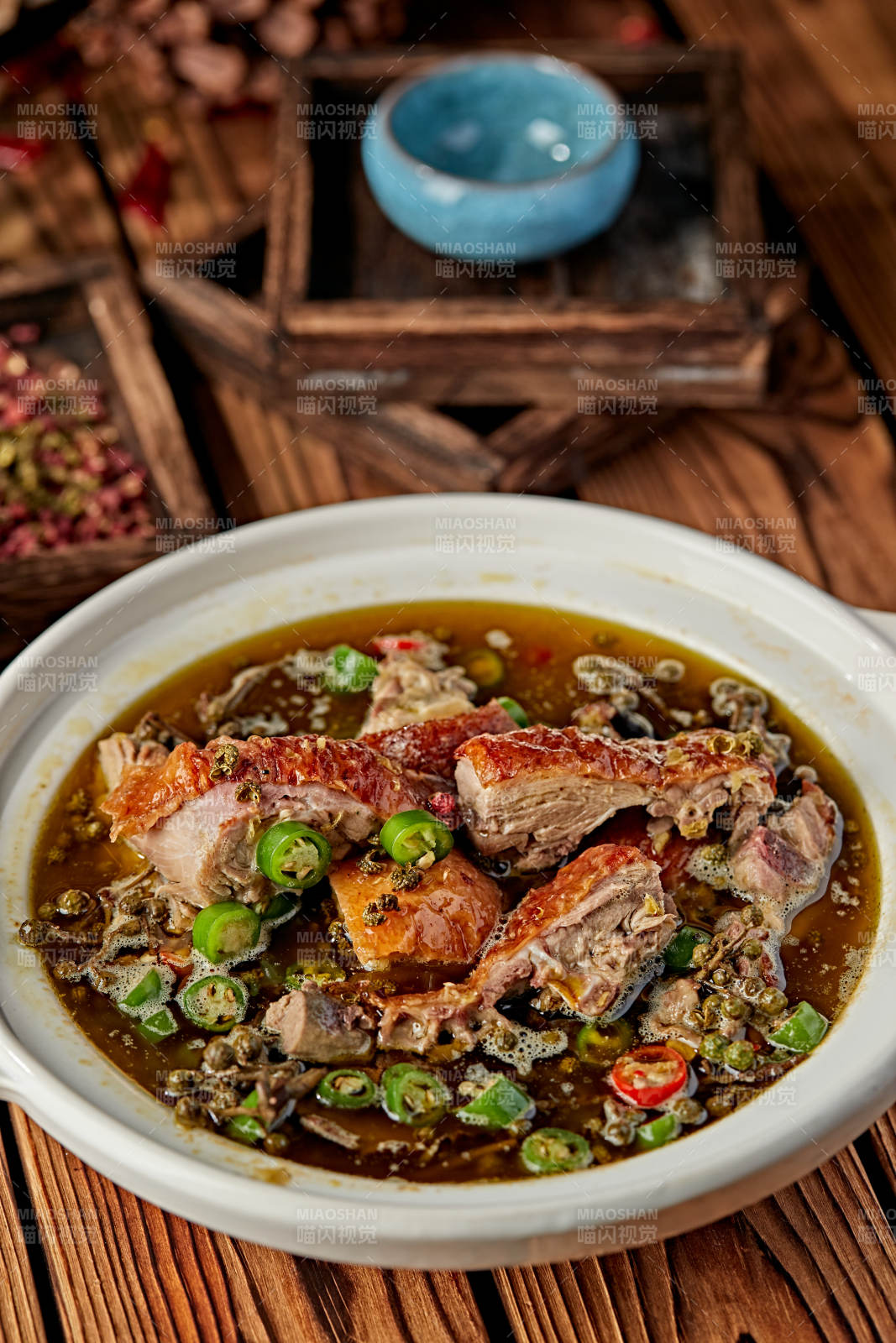 砂锅藤椒椒麻炖老鸭图片