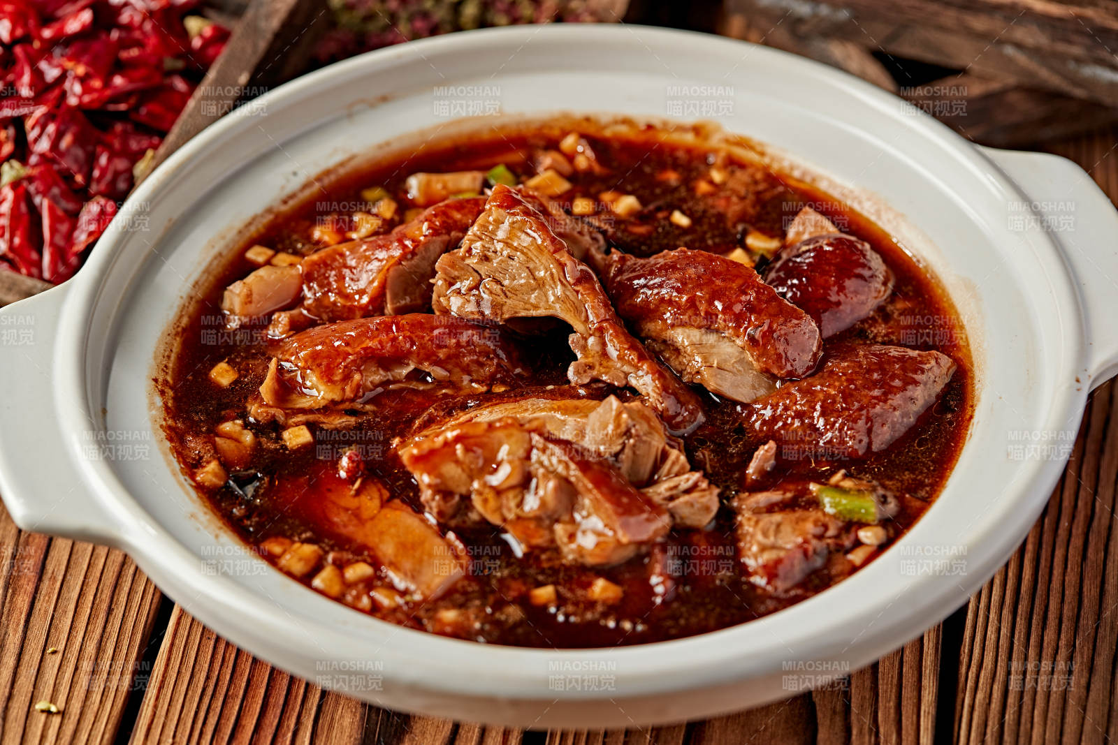 砂锅酱香炖老鸭图片