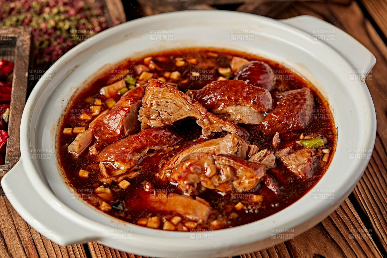 砂锅酱香炖老鸭图片