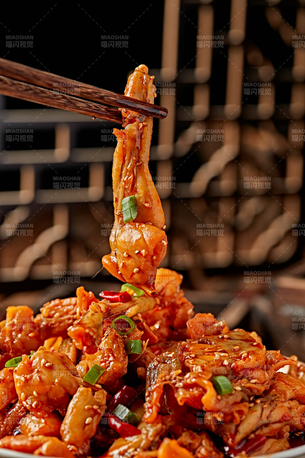 红油酸辣泡椒香水牛蛙图片