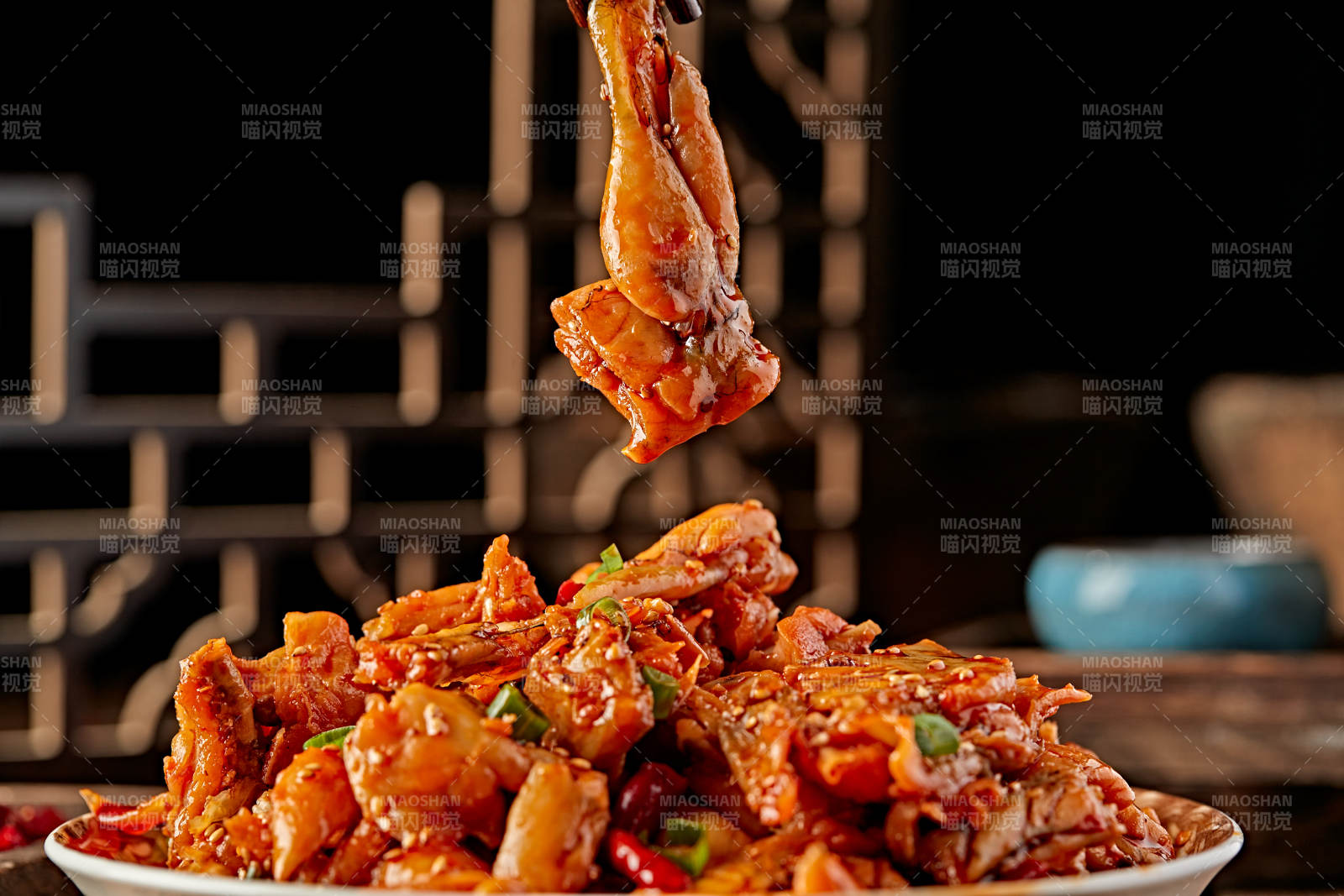 红油酸辣泡椒香水牛蛙图片