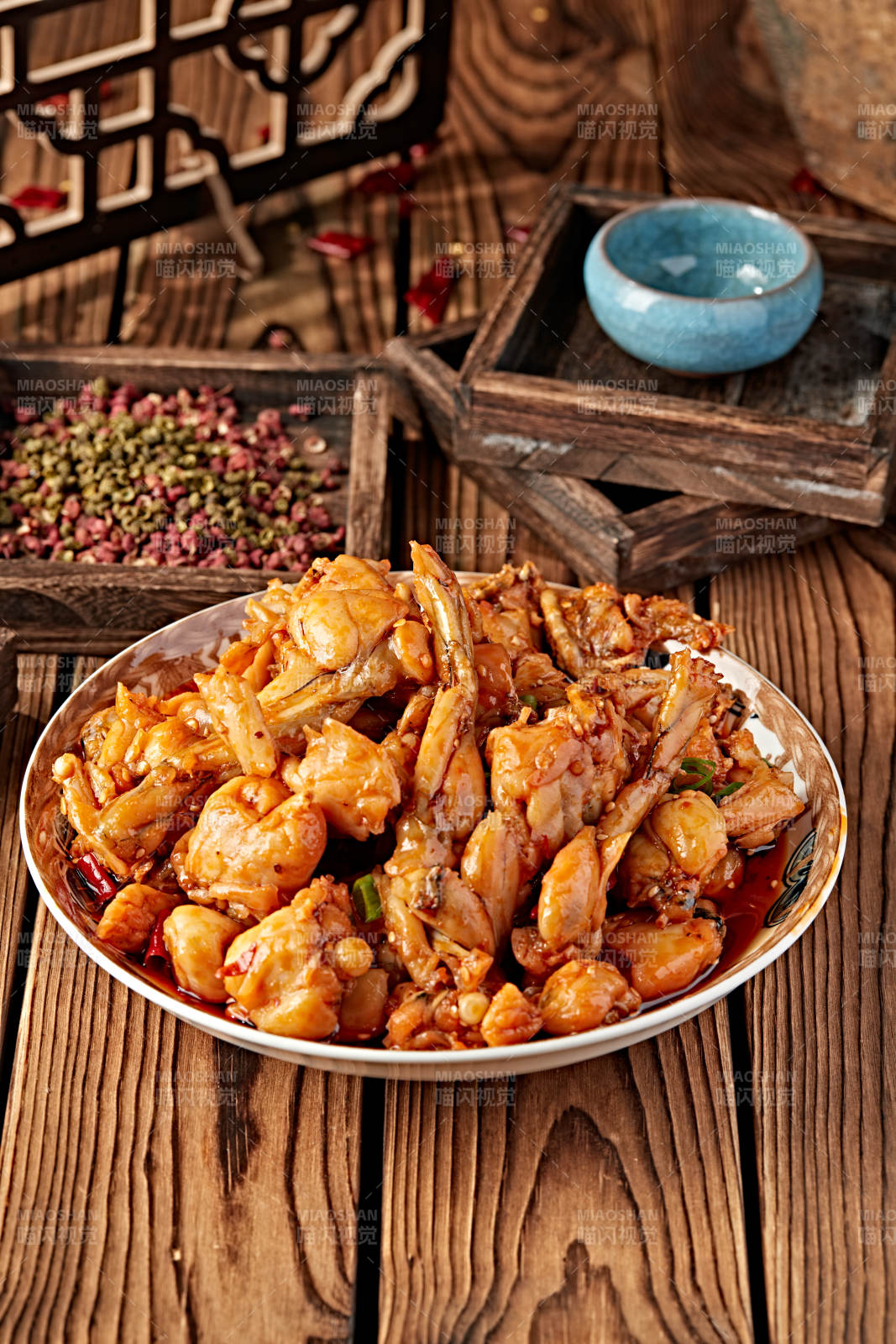 红油酸辣泡椒香水牛蛙图片