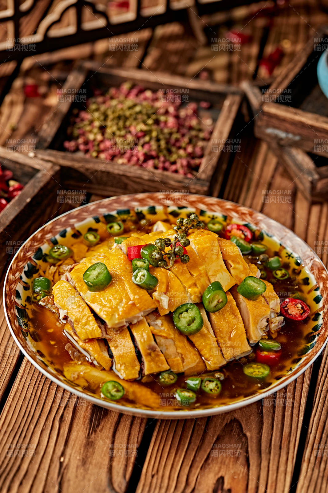 葱香藤椒香辣口水鸡图片