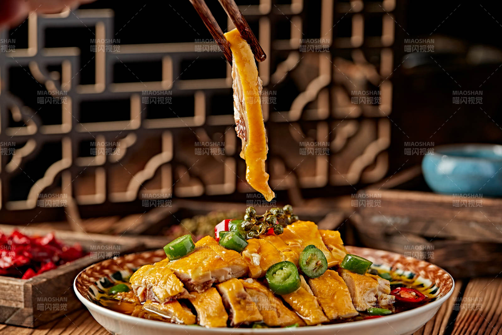 葱香藤椒香辣口水鸡图片