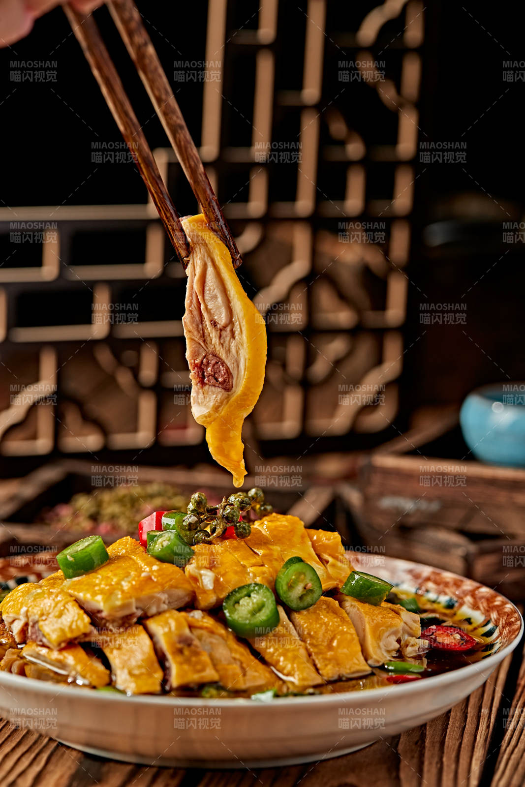 葱香藤椒香辣口水鸡图片