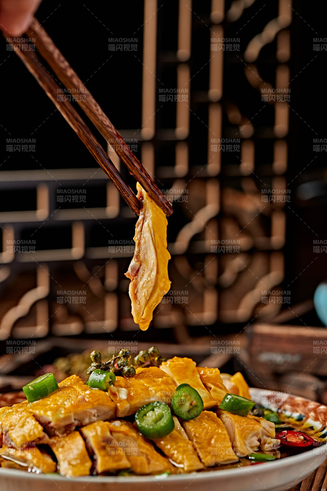 葱香藤椒香辣口水鸡图片