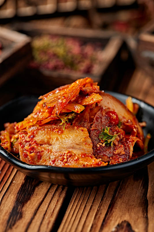 红油香辣烟熏猪五花肉切片图片