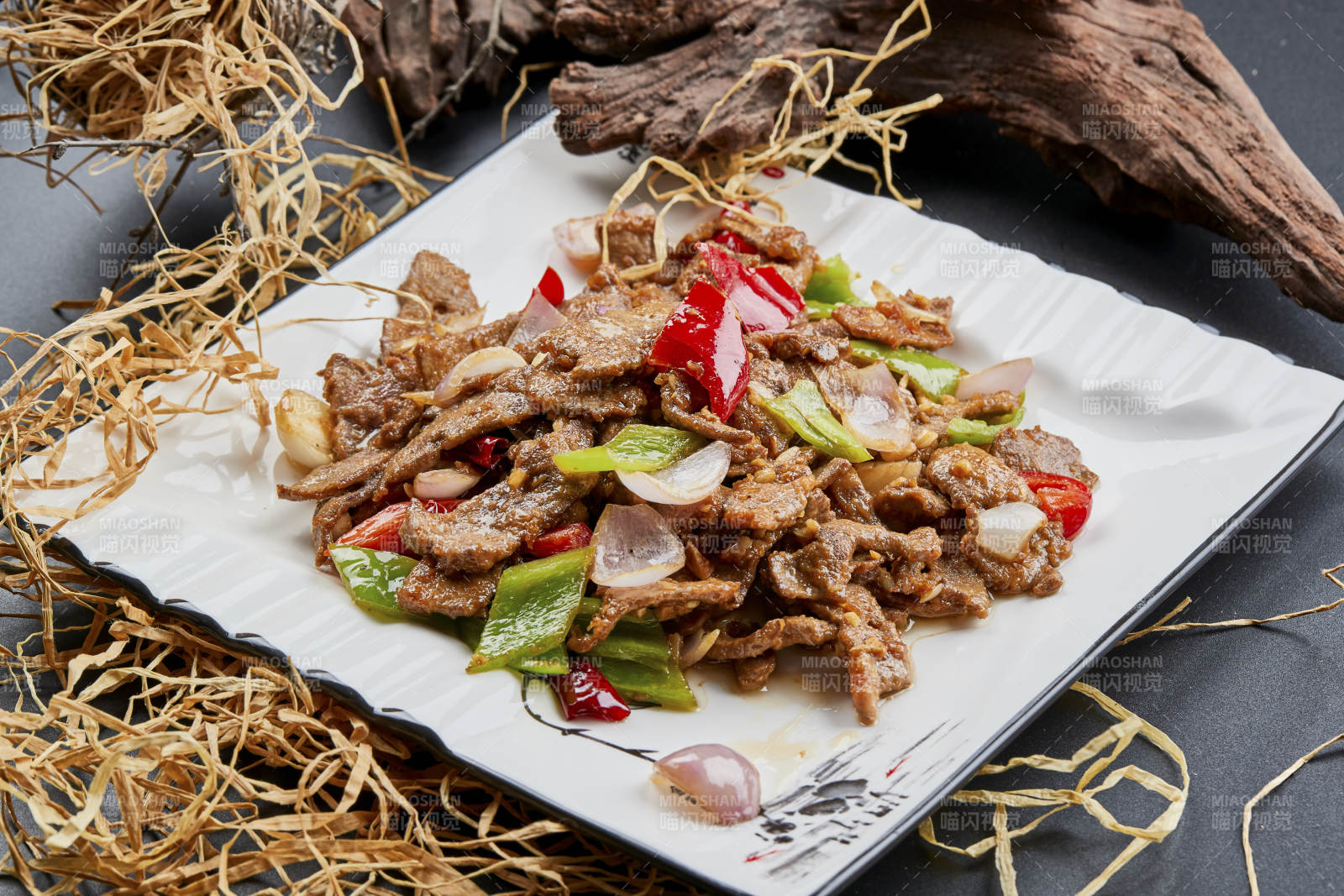 白瓷盘装的京味熘肝尖图片
