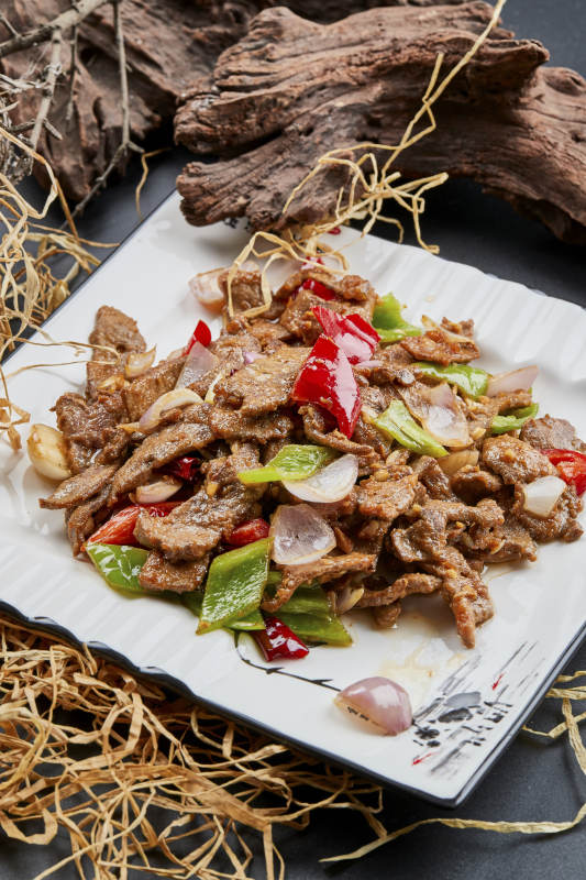 白瓷盘装的京味熘肝尖图片