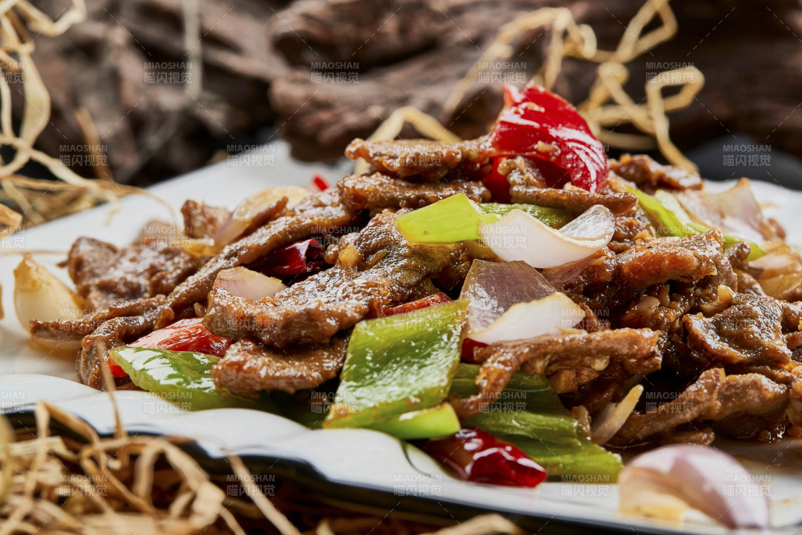 白瓷盘装的京味熘肝尖图片