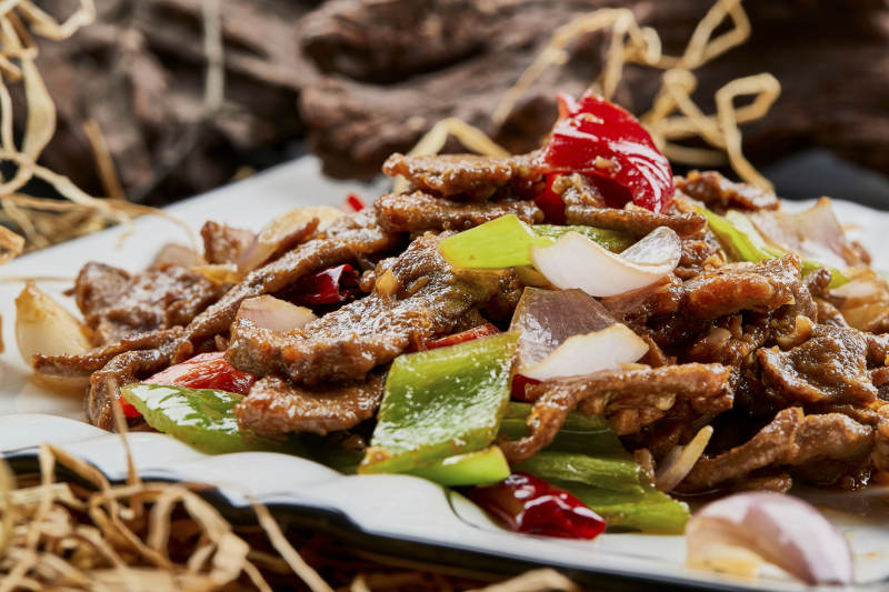 白瓷盘装的京味熘肝尖图片