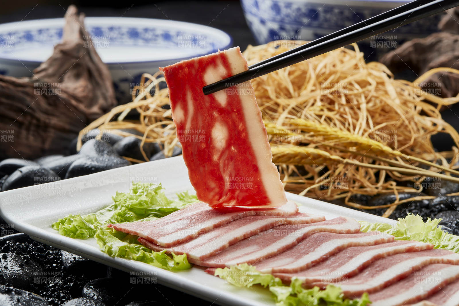 烤肉食材培根肉片图片