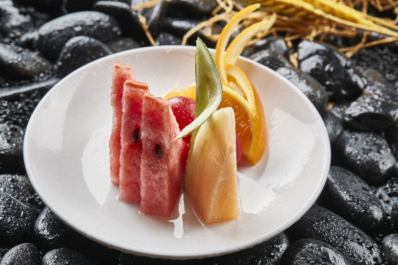 赠送类位餐小果盘西瓜蜜瓜葡萄橙子图片