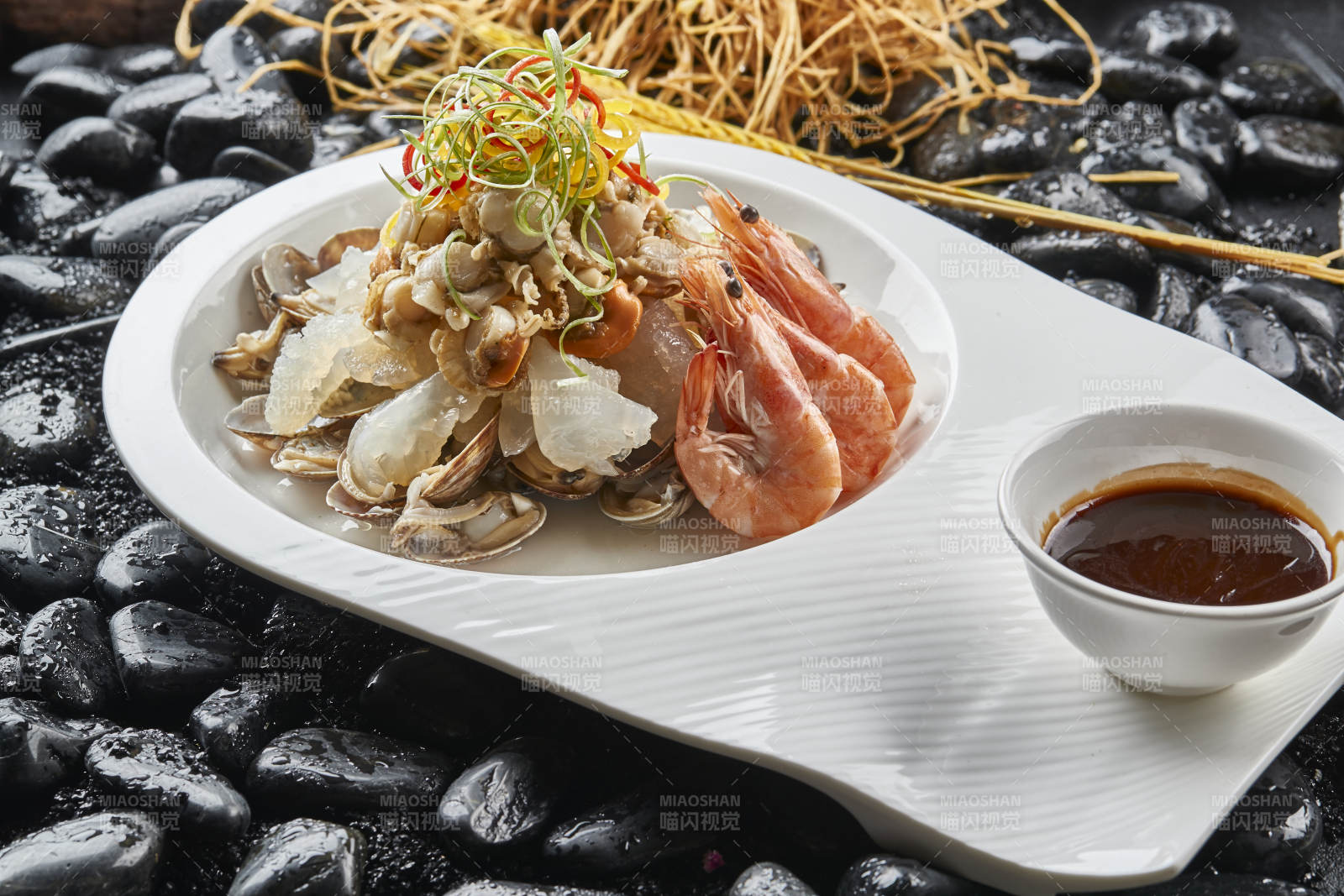 浇汁小海鲜海蜇皮花蛤扇贝肉明虾图片