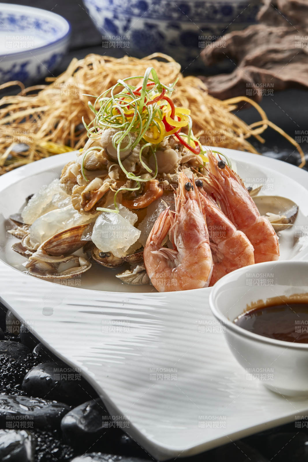 浇汁小海鲜海蜇皮花蛤扇贝肉明虾图片