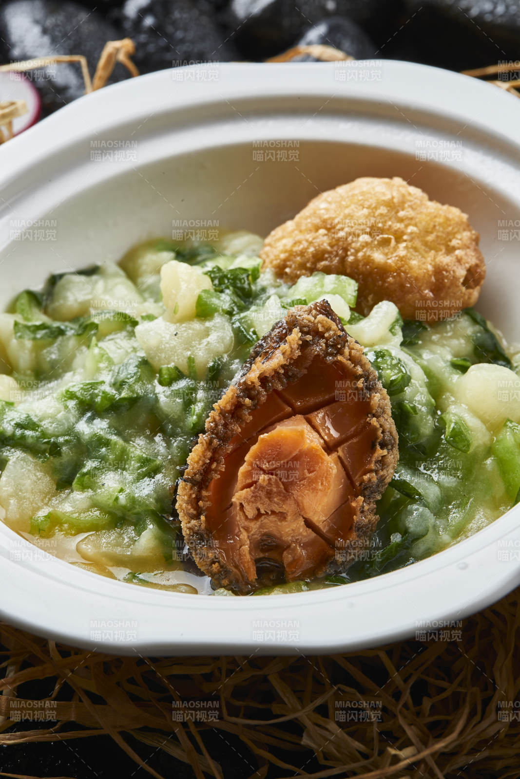 砂锅土豆小白菜配鲜鲍油炸黄糕图片