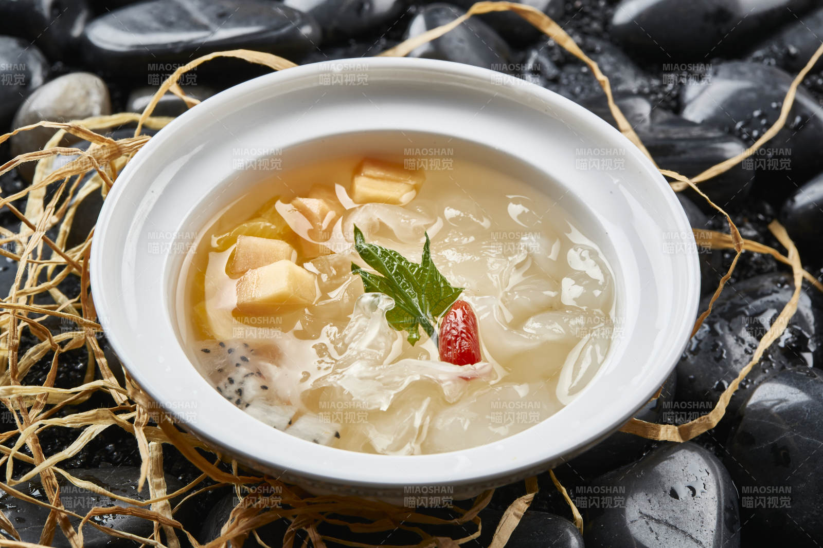 水果捞银耳甜汤木瓜火龙果图片