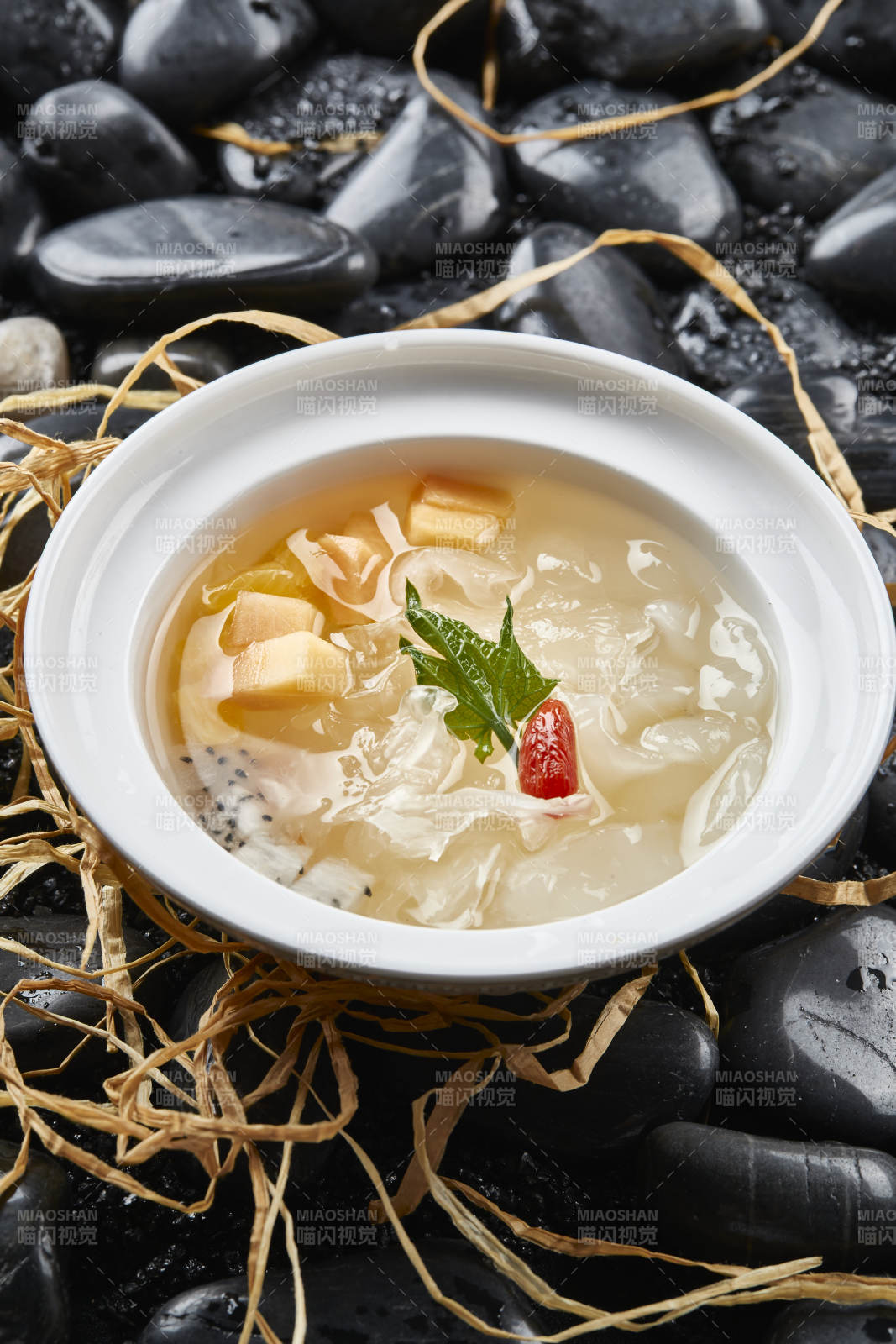 水果捞银耳甜汤木瓜火龙果图片