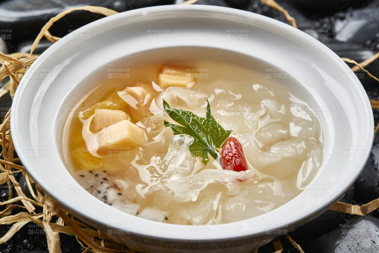 水果捞银耳甜汤木瓜火龙果图片