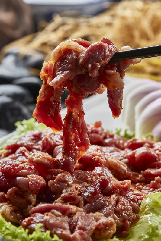 烤肉食材腌渍极品牛五花肉图片