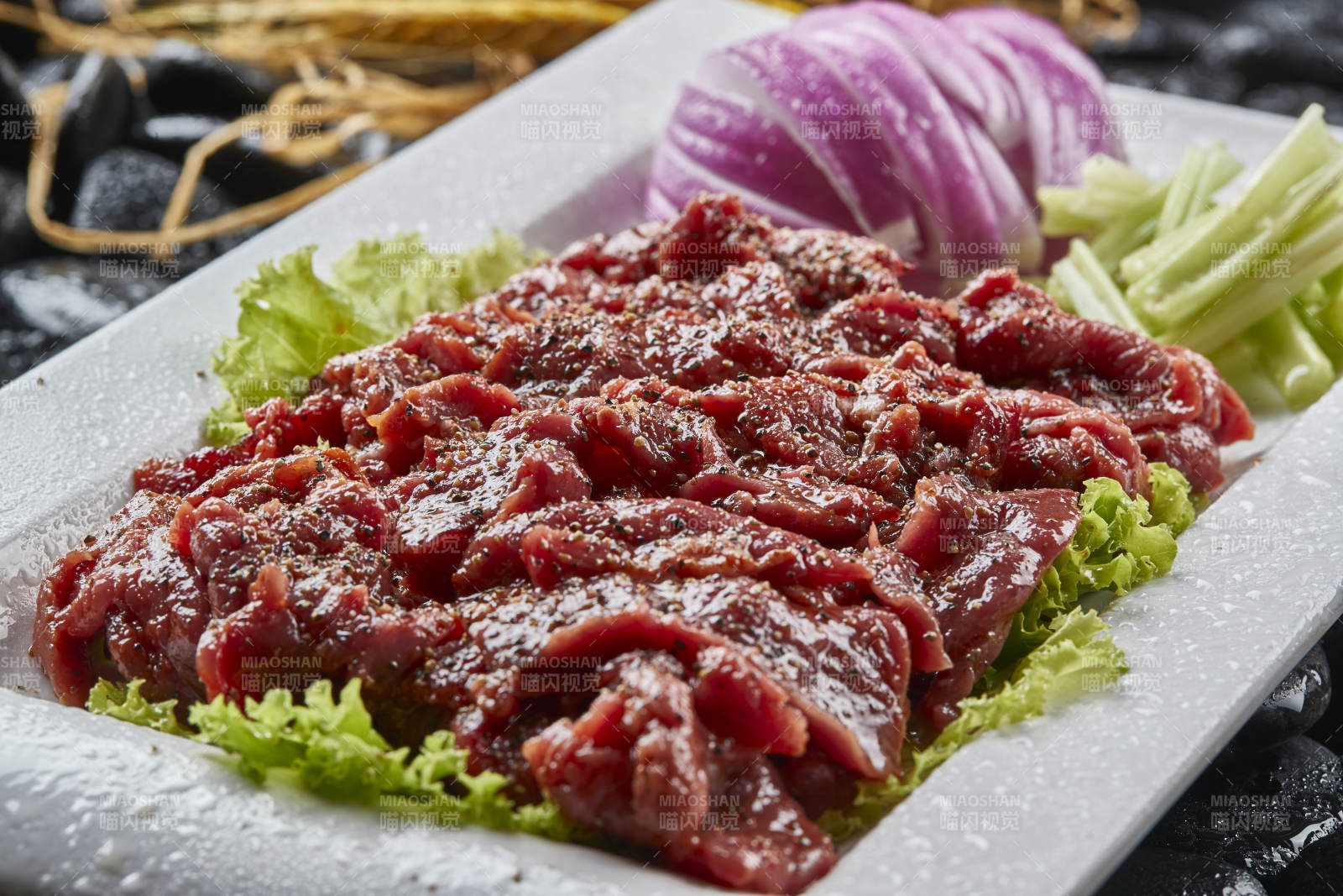 烤肉食材黑胡椒拌极品牛里脊肉图片