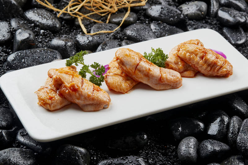 烤肉食材香辣生腌鸡翅中图片