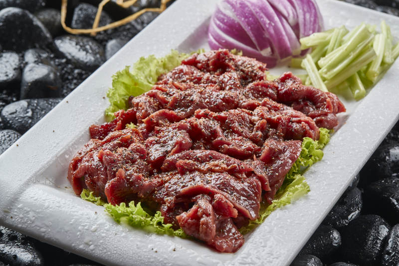 烤肉食材黑胡椒拌极品牛里脊肉图片