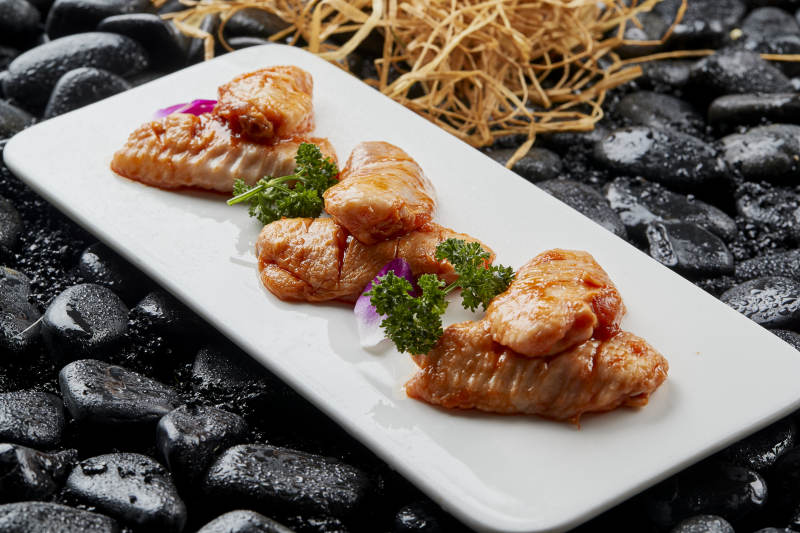 烤肉食材香辣生腌鸡翅中图片