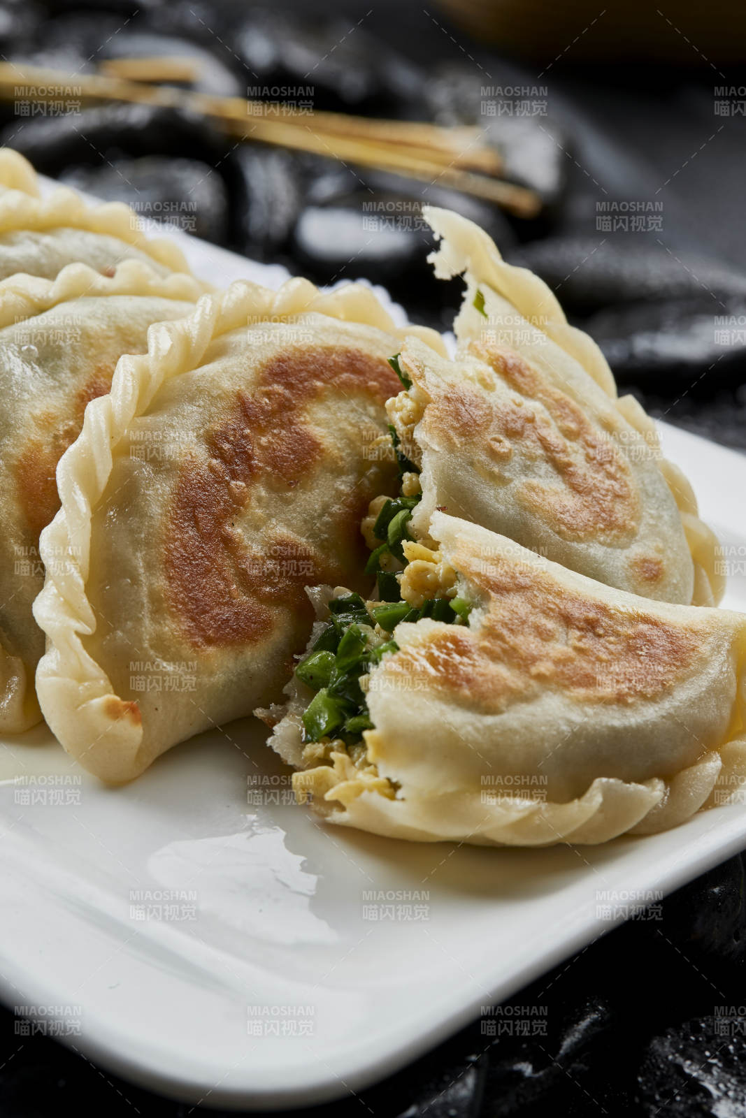 面点主食香煎韭菜鸡蛋馅素盒子图片