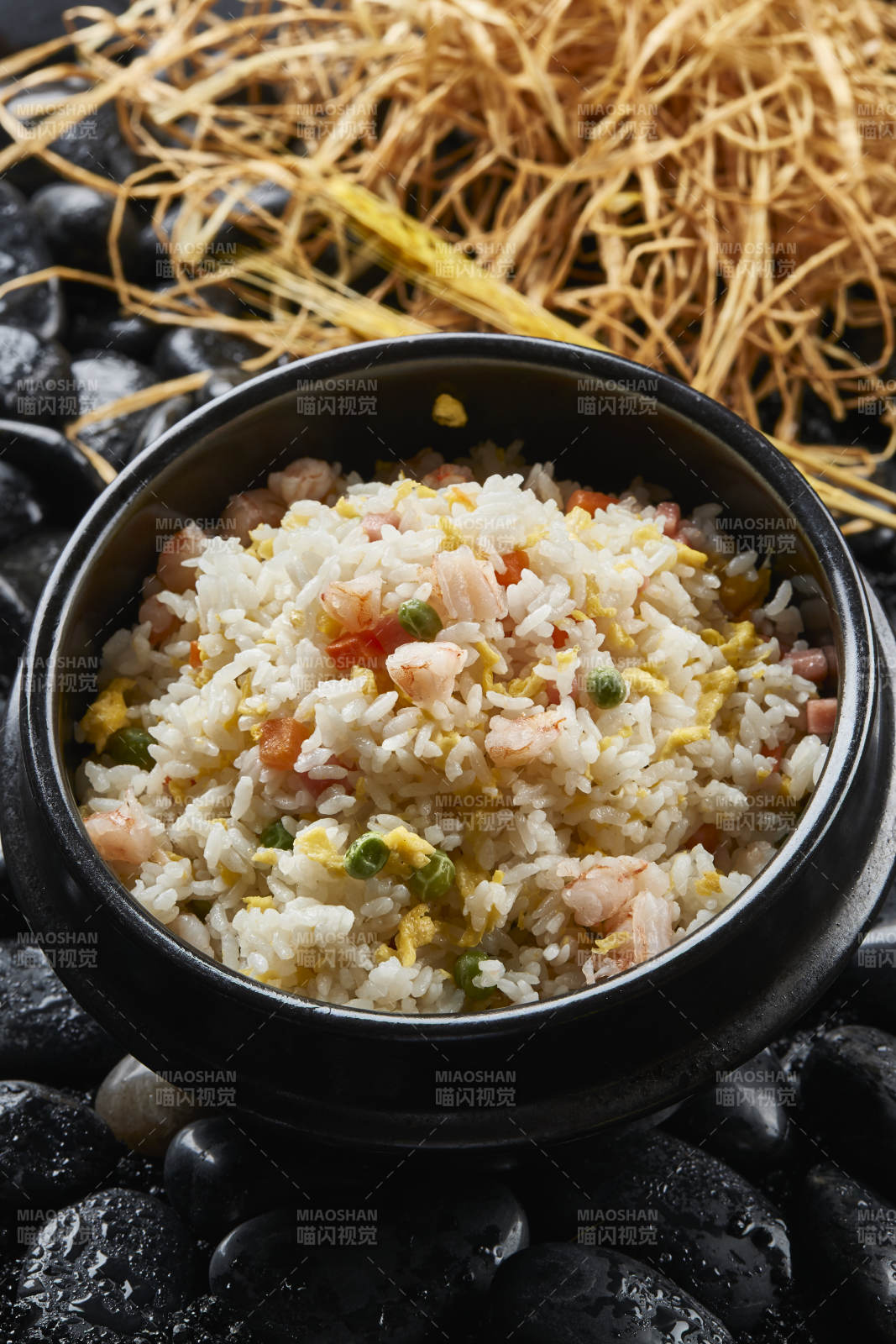 韩式虾仁石锅拌饭图片