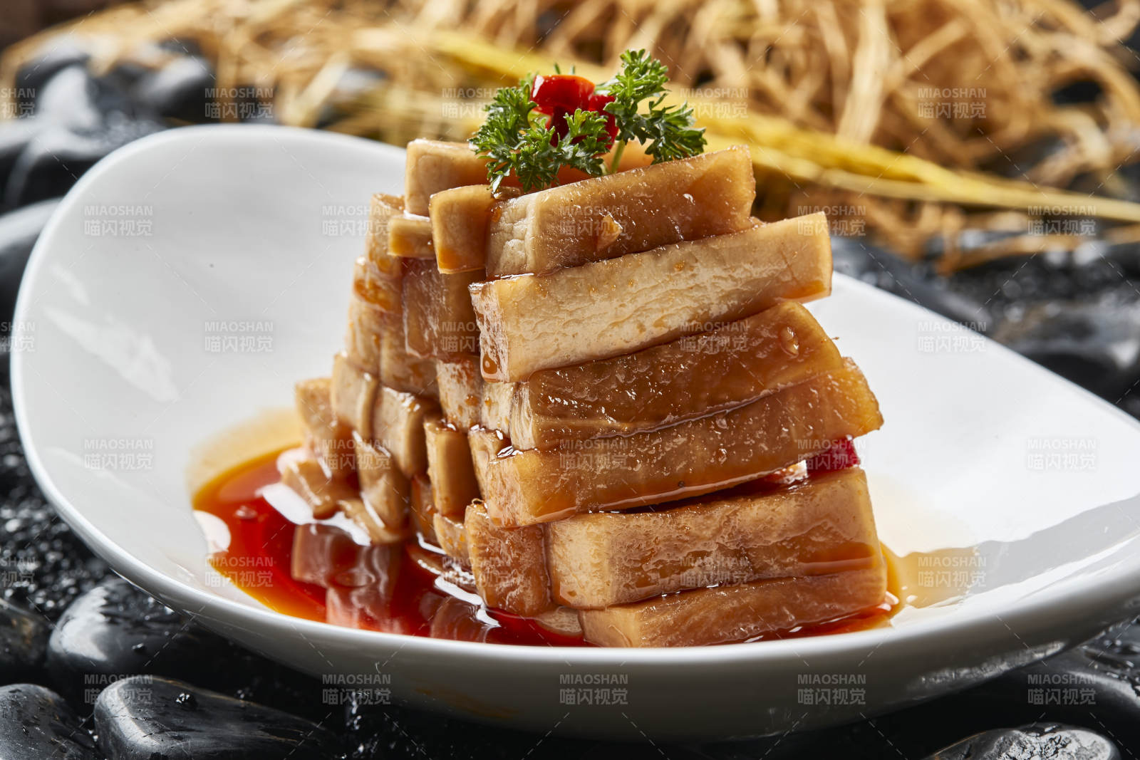 红油酸辣腌渍萝卜条图片