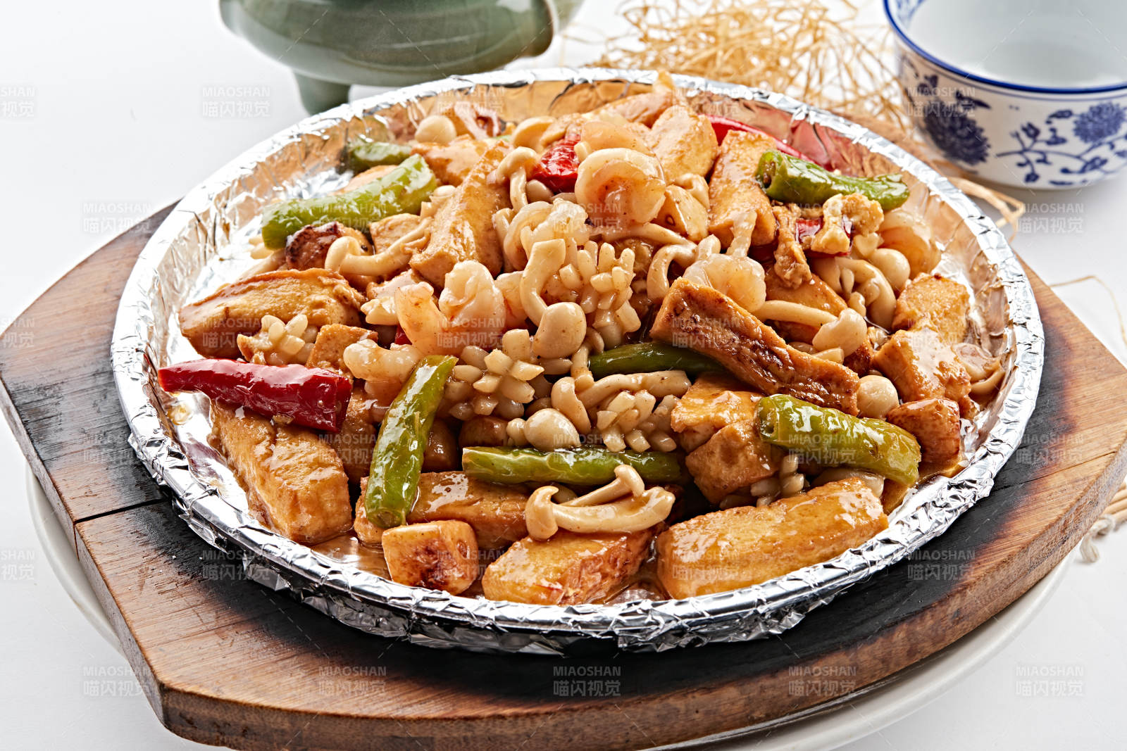 锡纸铁盘装的铁板什锦海鲜汇图片