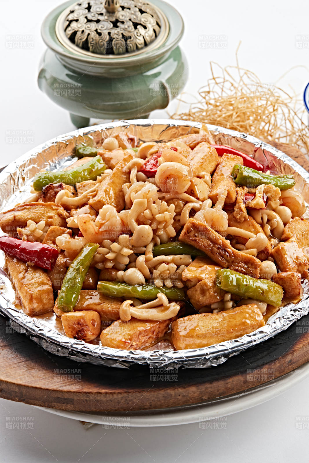 锡纸铁盘装的铁板什锦海鲜汇图片