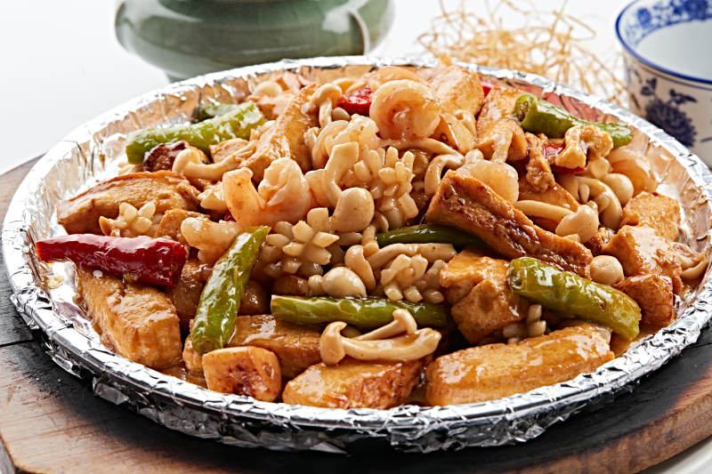 锡纸铁盘装的铁板什锦海鲜汇图片