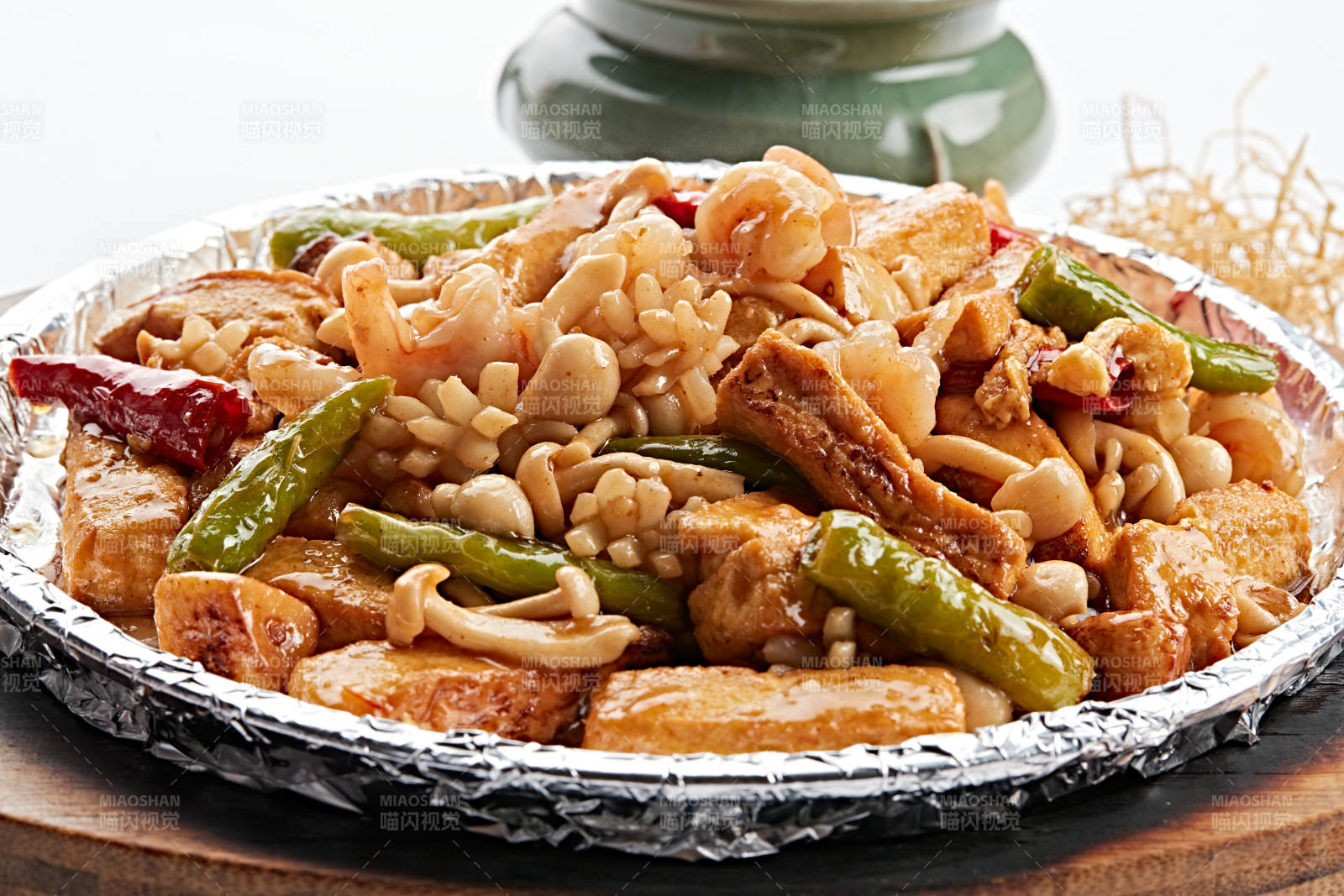 锡纸铁盘装的铁板什锦海鲜汇图片