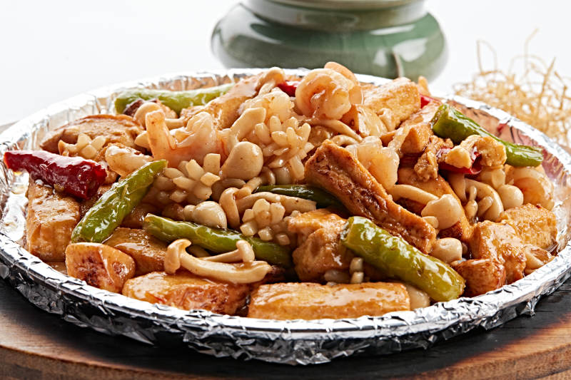 锡纸铁盘装的铁板什锦海鲜汇图片