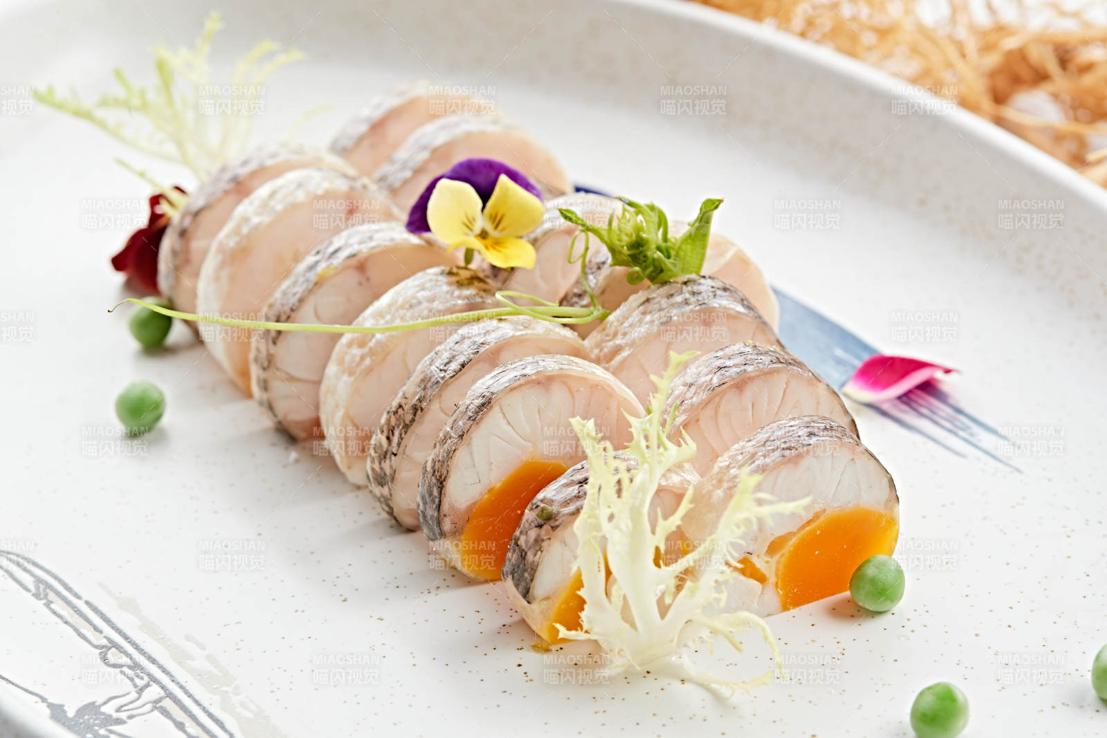 金枪鱼卷切片图片