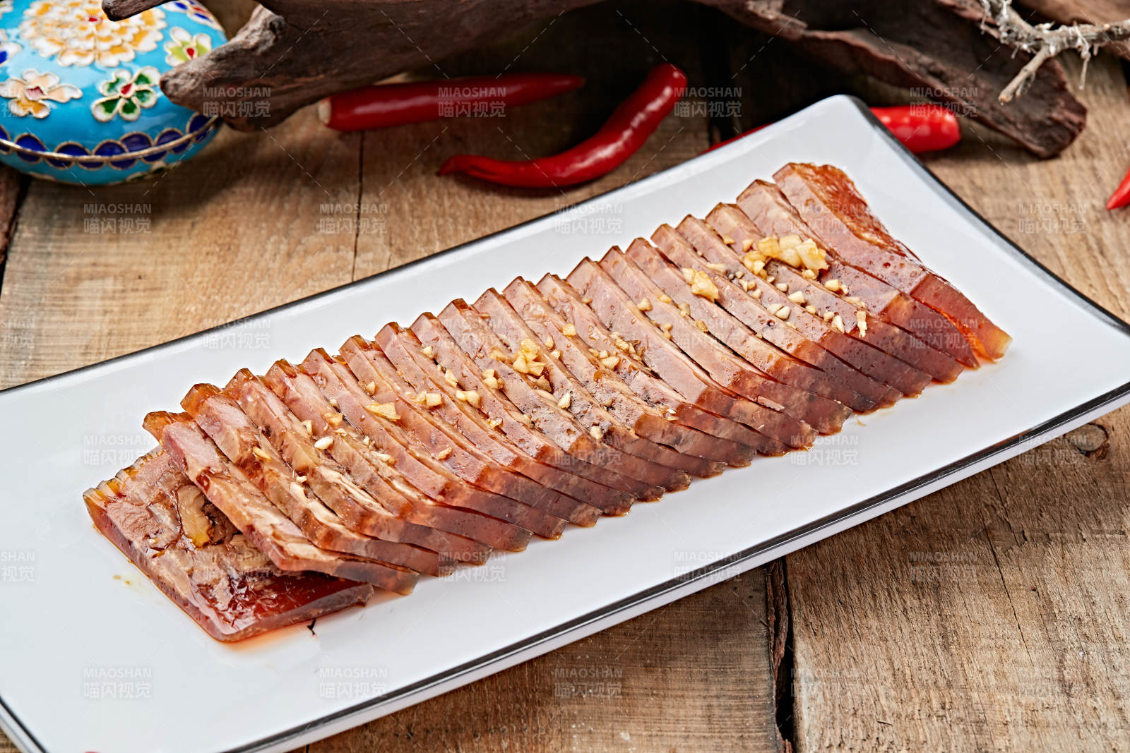 桃仁猪肘皮冻切片图片