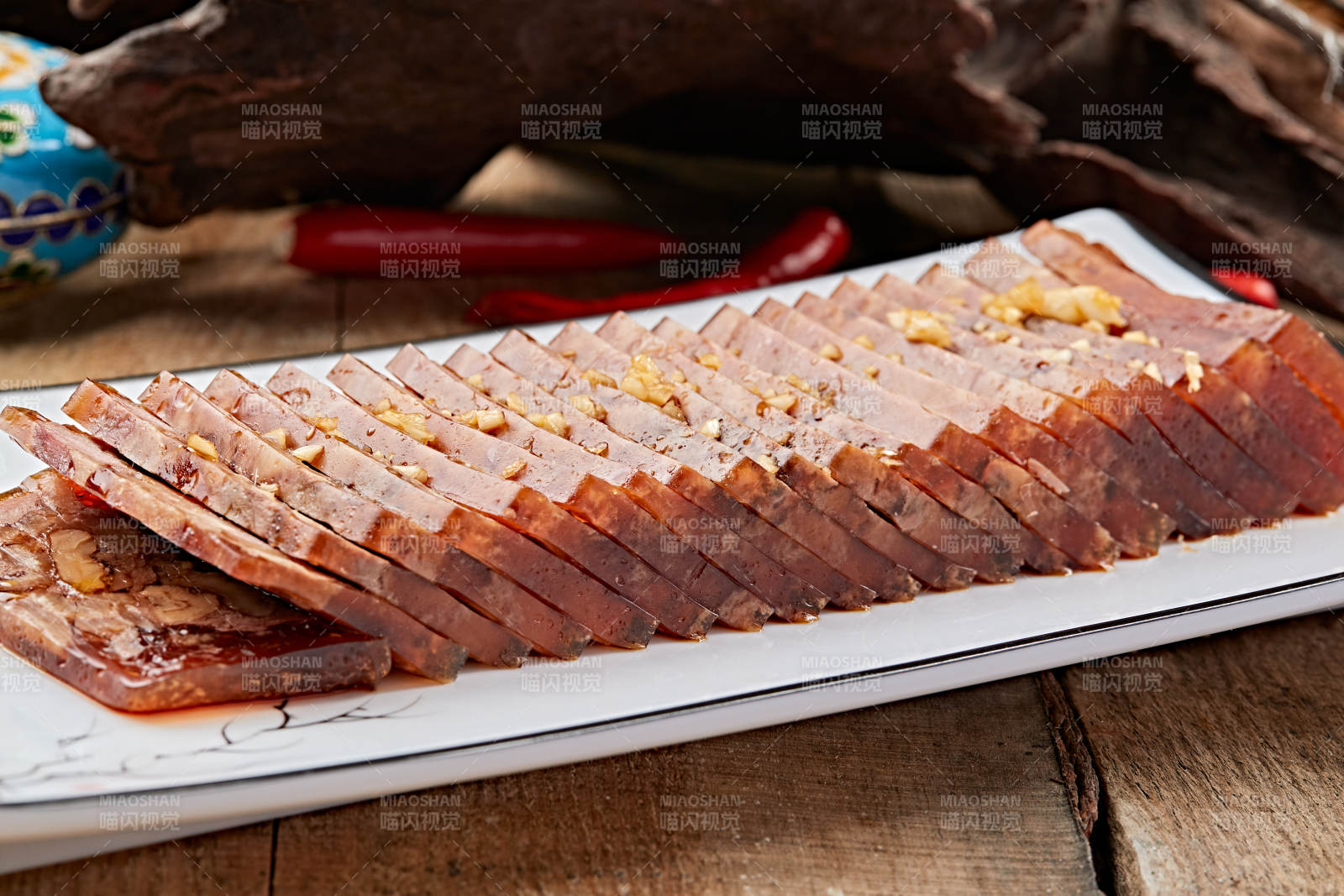 桃仁猪肘皮冻切片图片