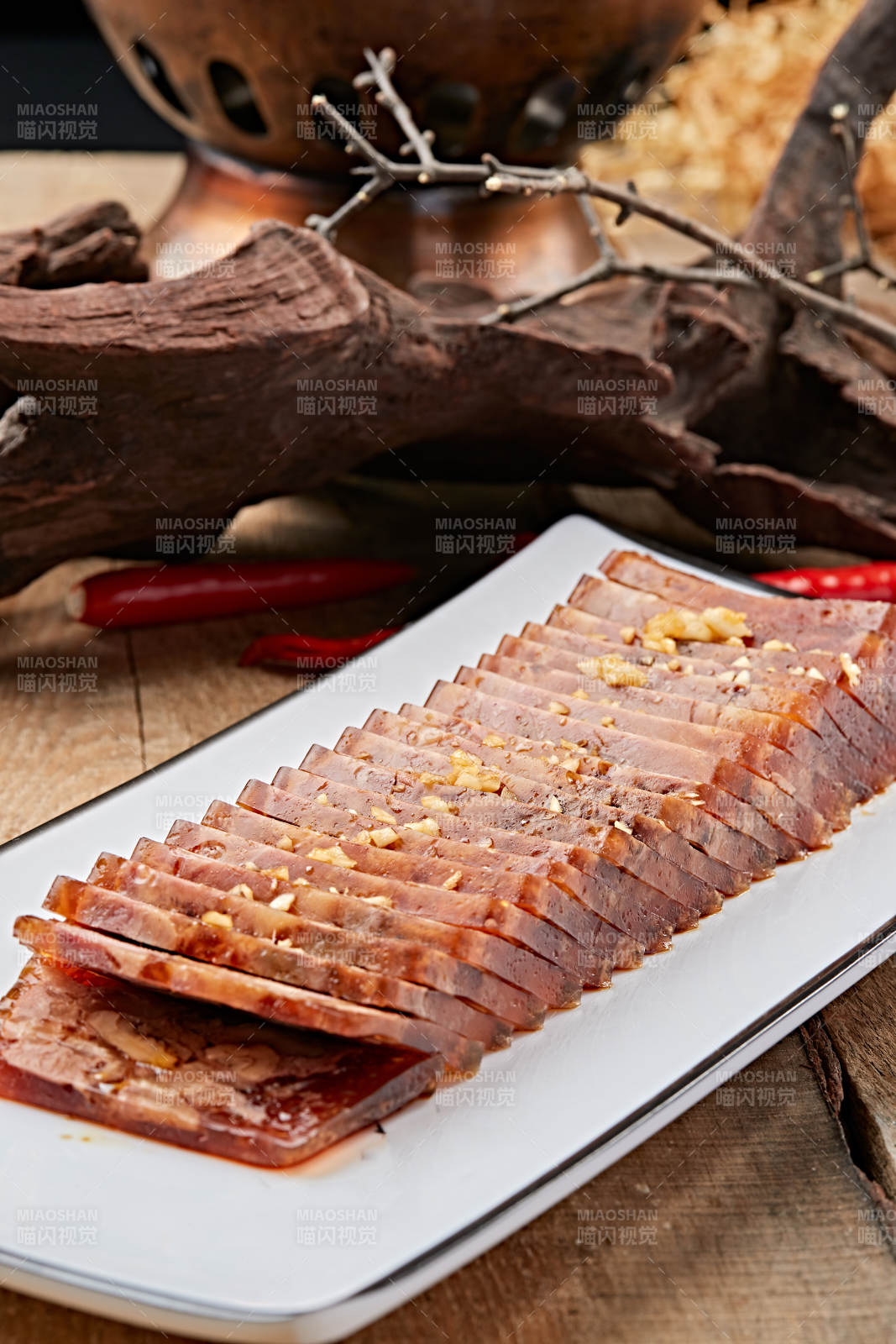 桃仁猪肘皮冻切片图片