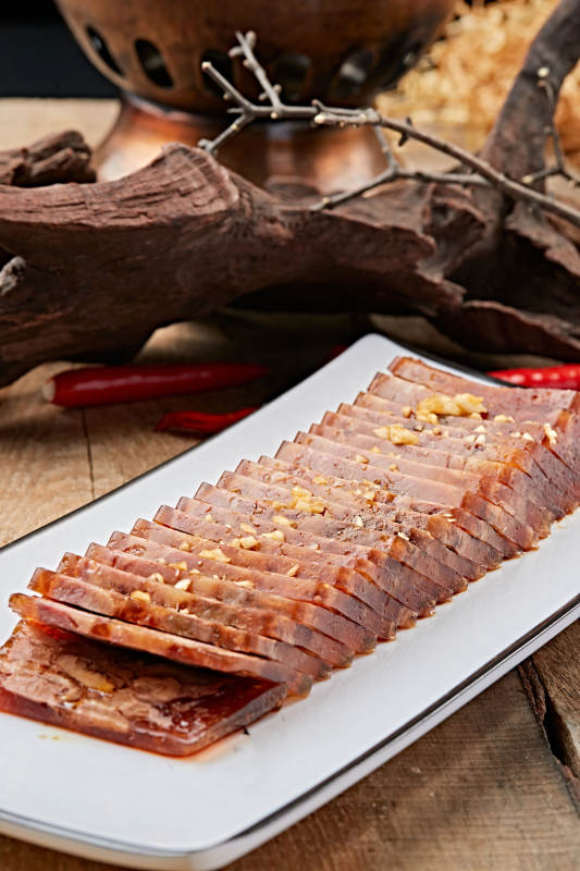 桃仁猪肘皮冻切片图片