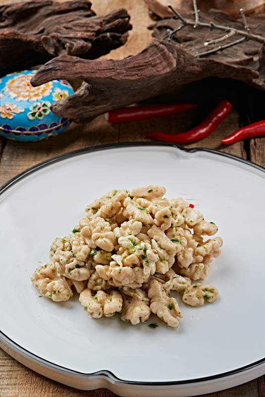 鲜山葵酱醸桃仁图片