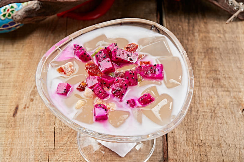 酸奶火龙果芦荟冰图片