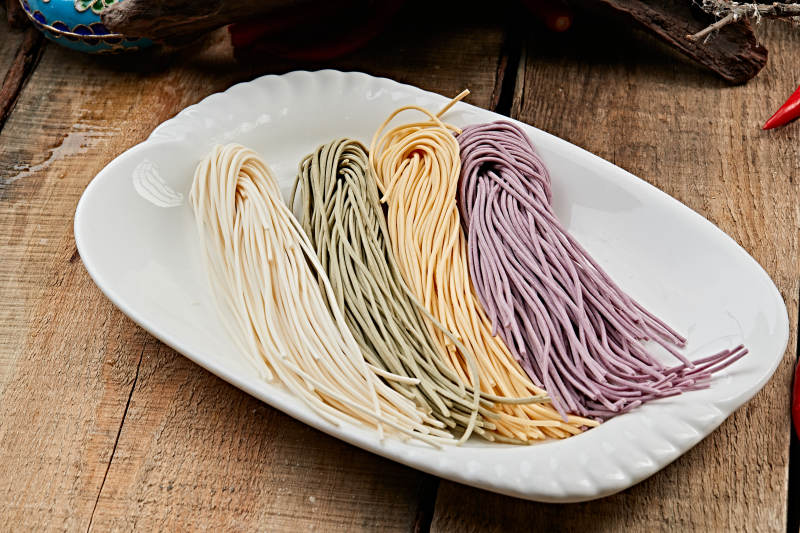 四色火锅面图片