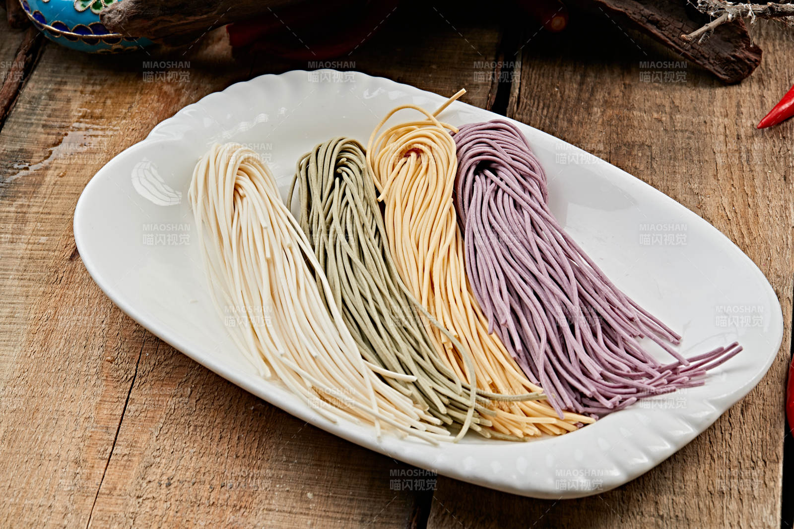 四色火锅面图片