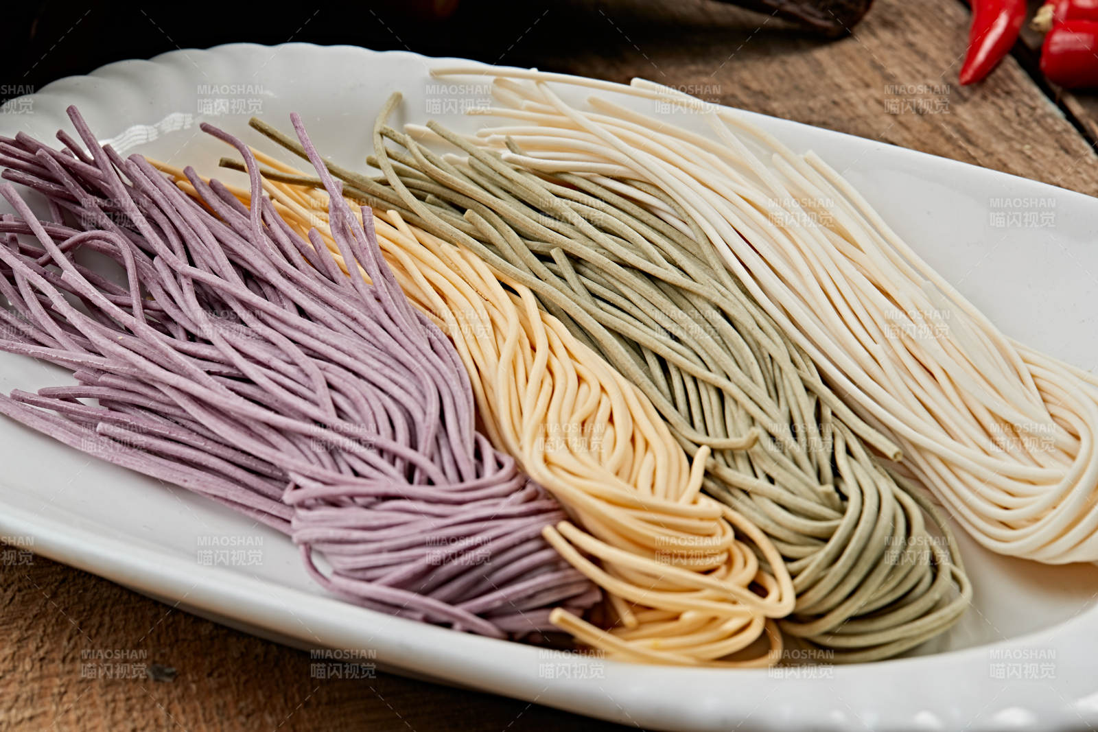 四色火锅面图片