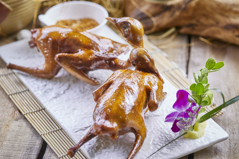 港式香酥脆皮乳鸽图片
