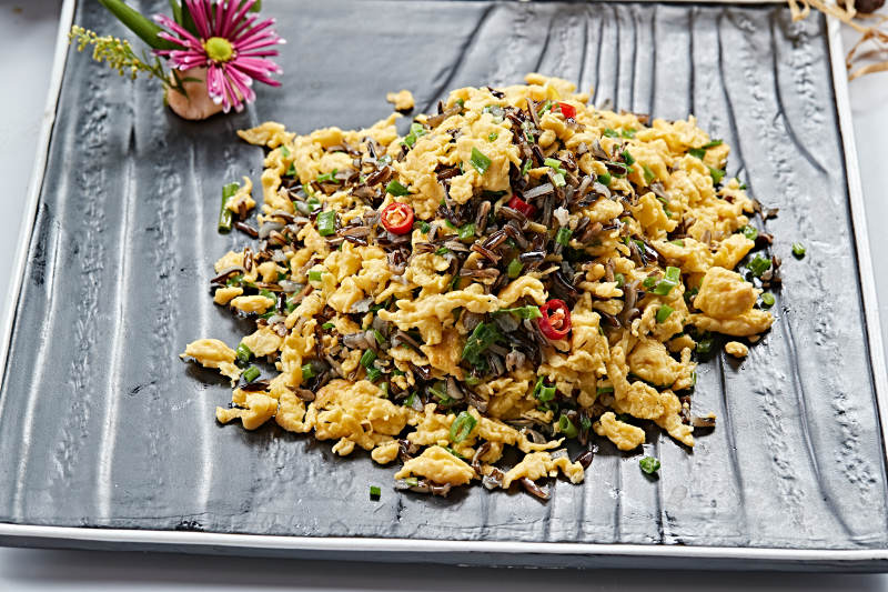 紫米米椒炒鸡蛋图片