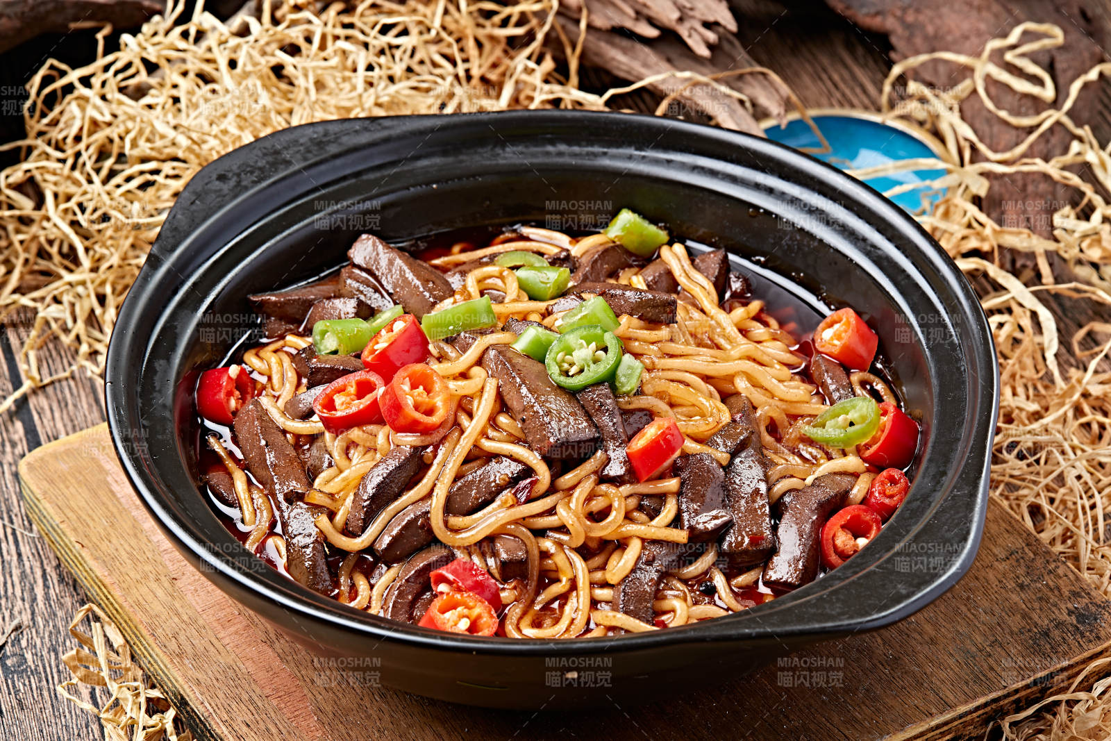 传统小吃鸭血粉丝煲图片