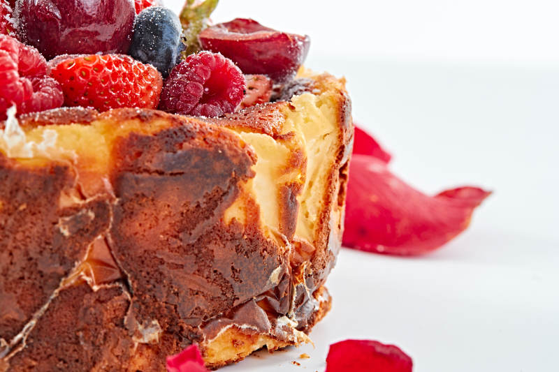 巴斯克芝士风暴鲜果乳酪蛋糕图片